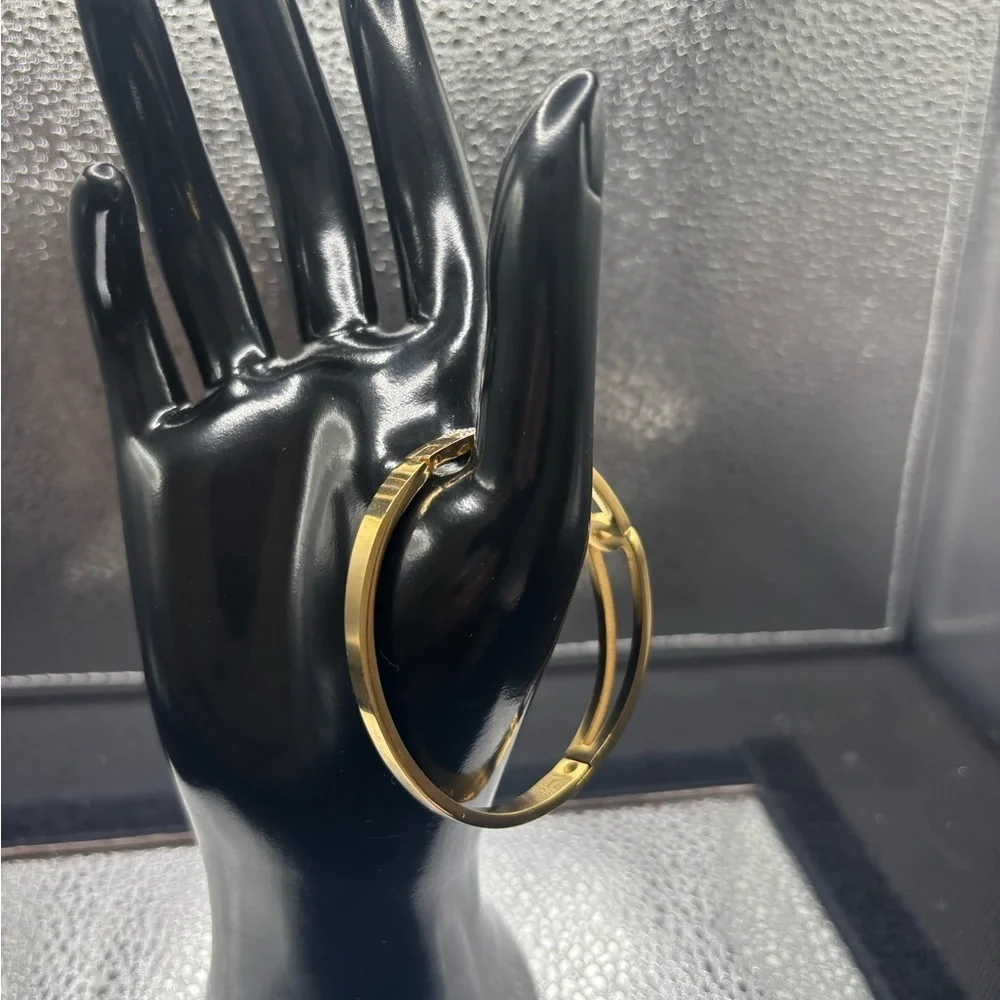 N/A elegant gold